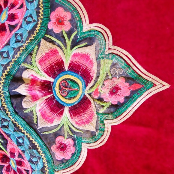 Meet your Posher, Reviving Collections - Picture 2 of 2